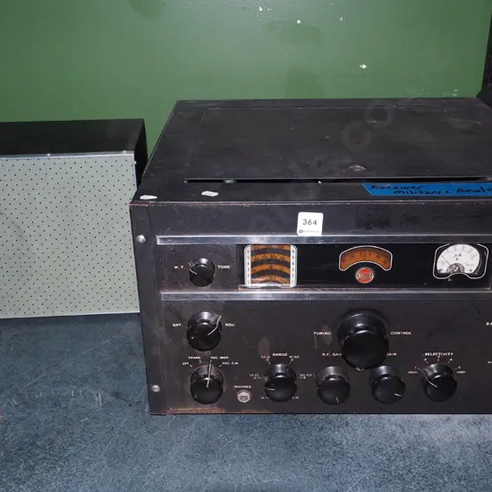 vintage ham radio receiver with speaker