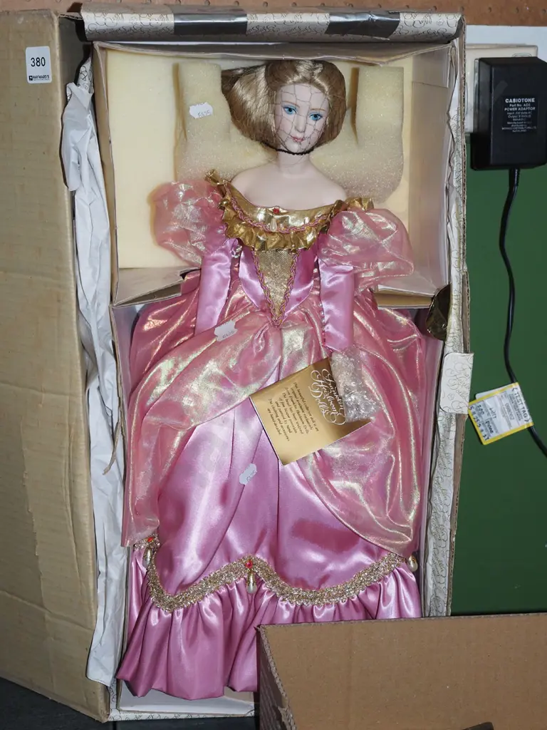 Franklin Heirloom porcelain doll in box Image 1++