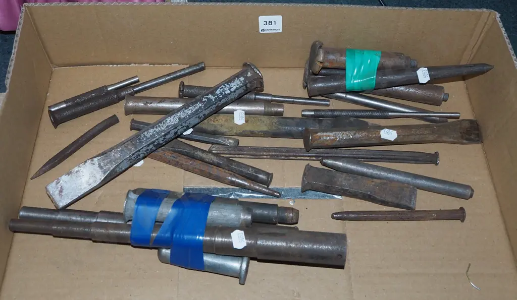 box; cold chisels, punches Image 1++