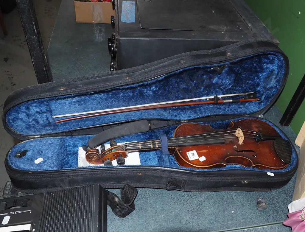 cased violin and bow Image 1++