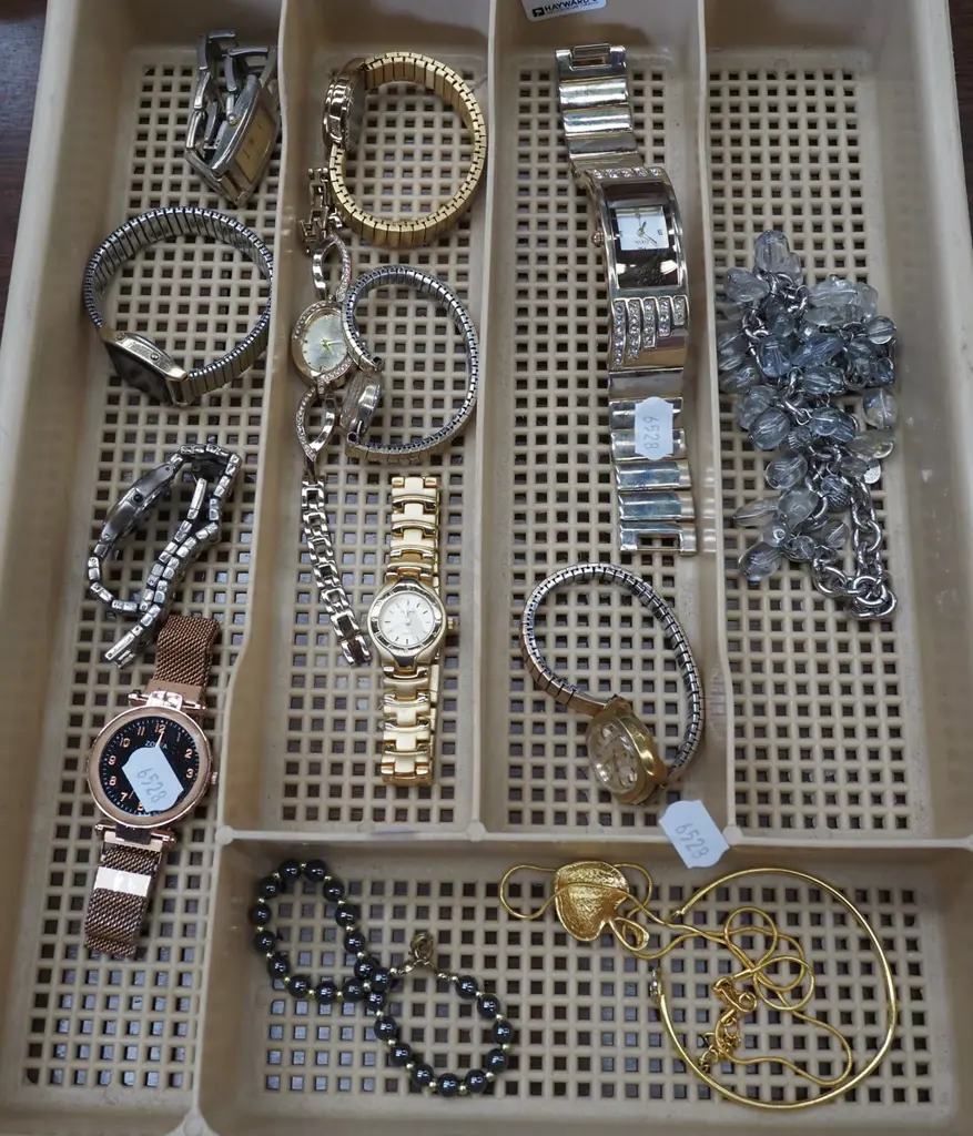 cutlery tray and watches, necklaces, bracelet Image 1++