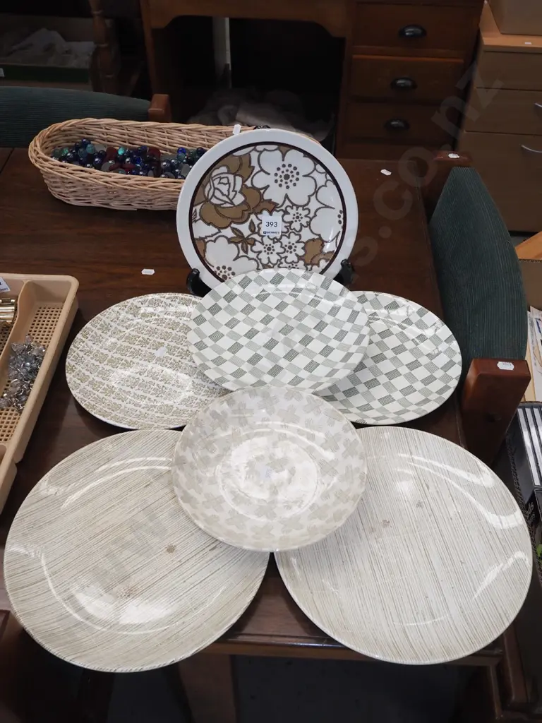 Crown Lynn plates and bowl Image 1++