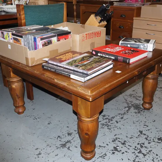 heavy solid pine turned leg end table H500 W900 D900