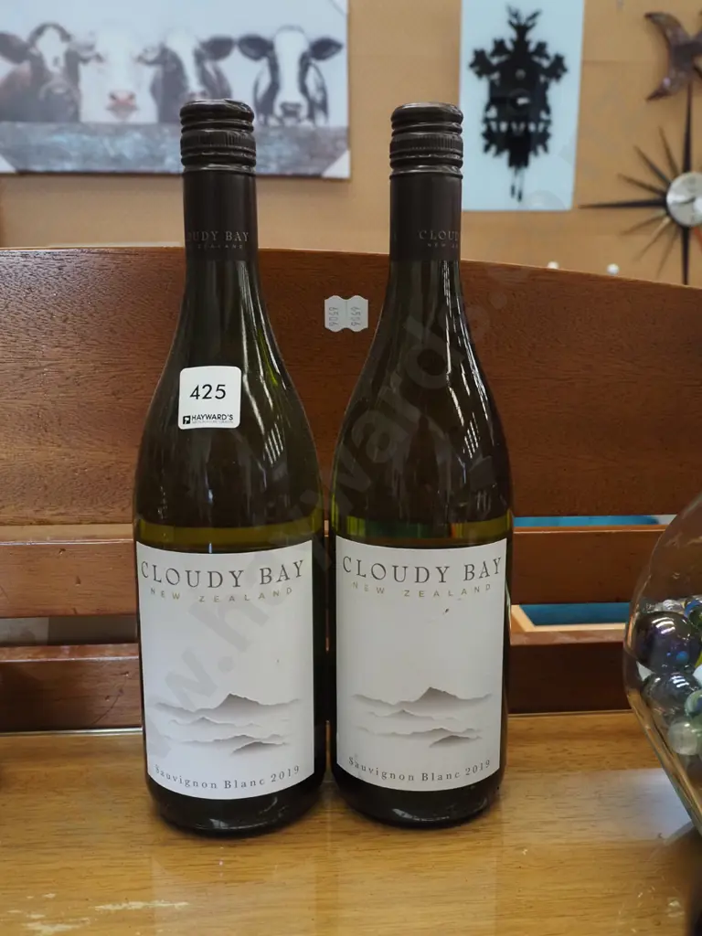 2x bottles of Cloudy Bay sauvignon blanc 2019 Image 1++