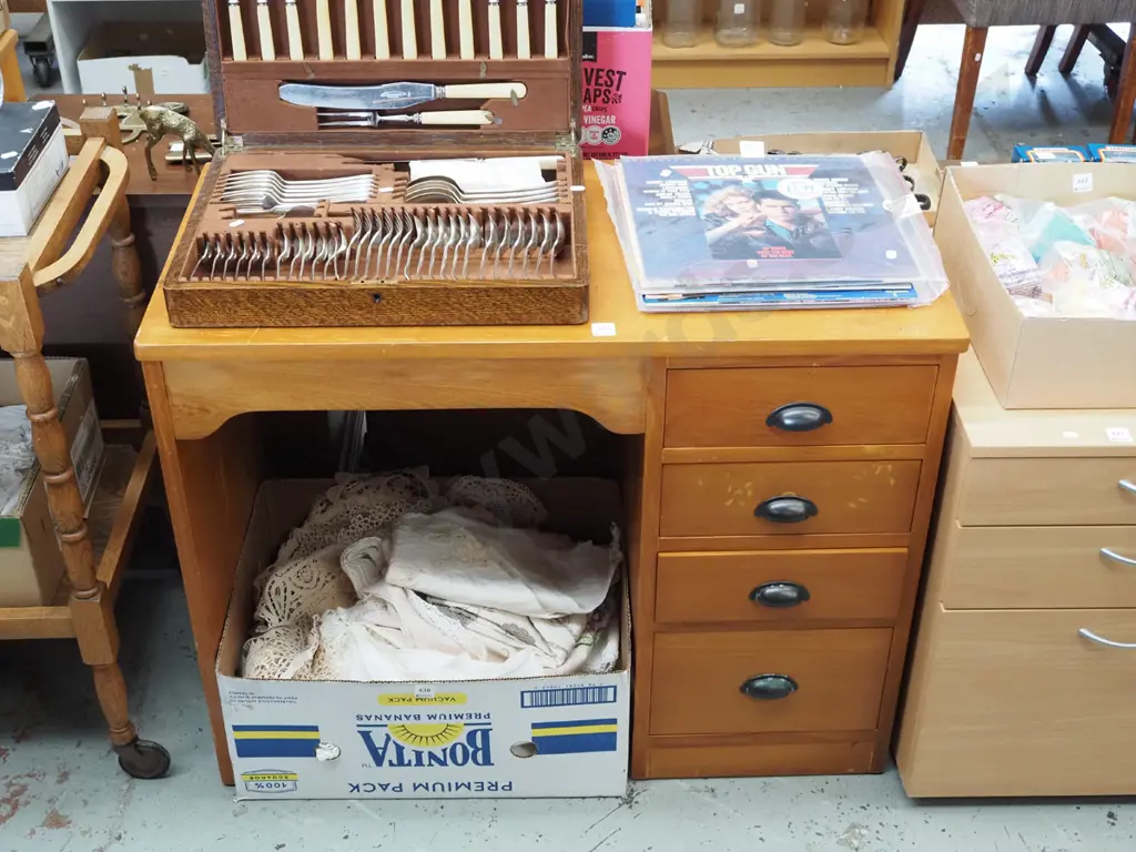 solid rimu 4 drawer desk H715 W910 D455 Image 1++