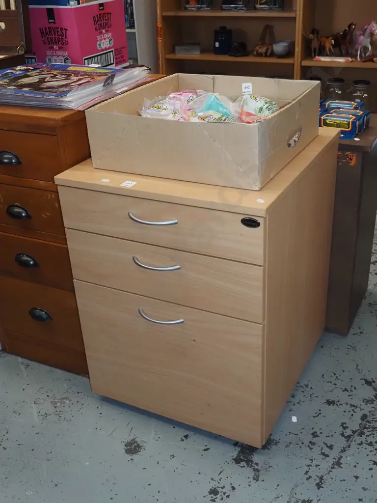 3 drawer office rollaway with filing drawer Image 1++