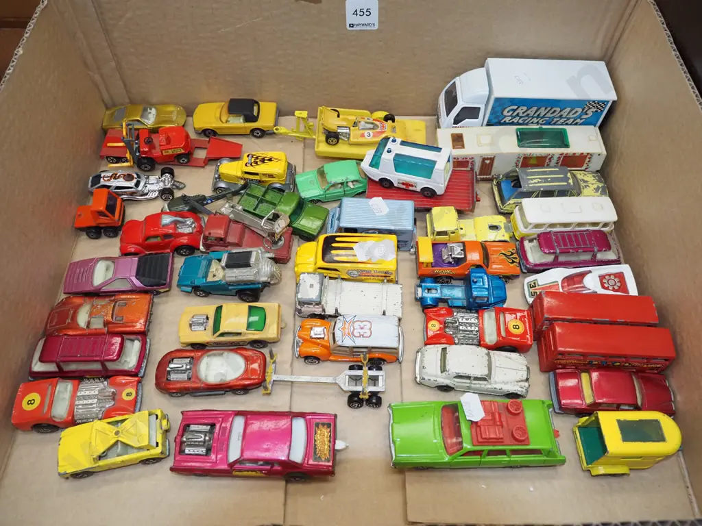 box of model vehicles Image 1++