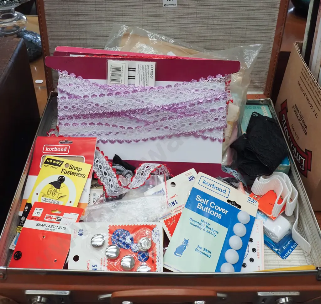 small vintage suitcase; ribbons, buttons etc Image 1++