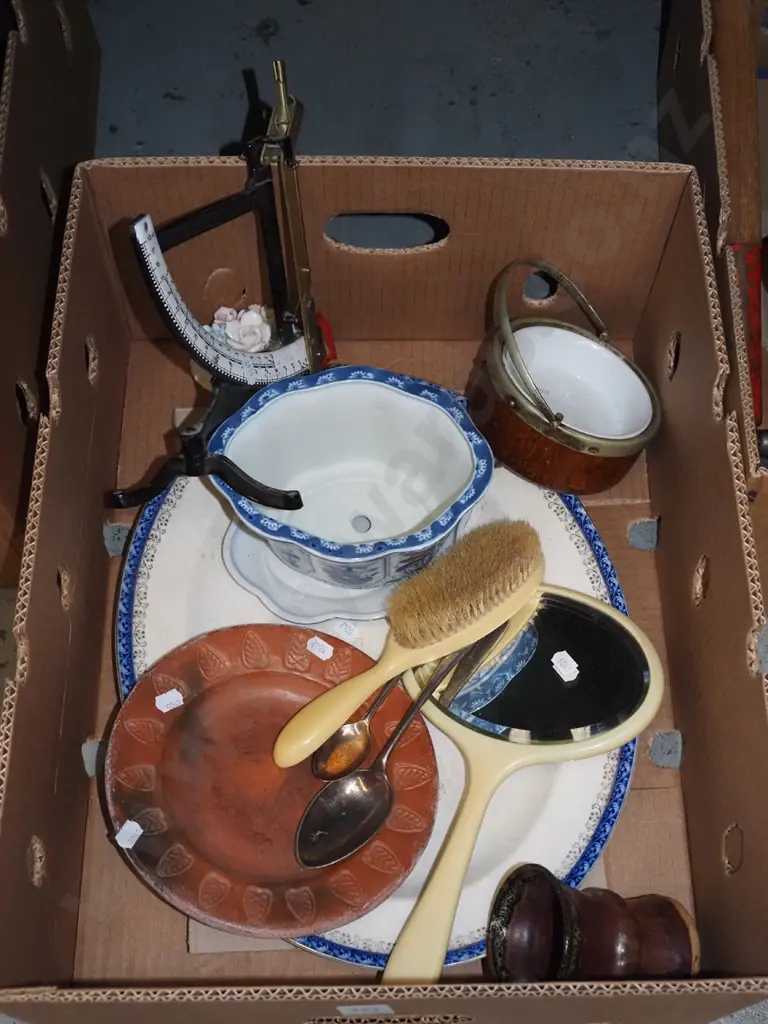box; dressing table sets, part scales, large ashet etc Image 1++