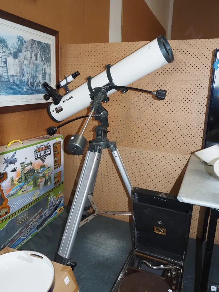 Meade astronomical telescope Image 1++