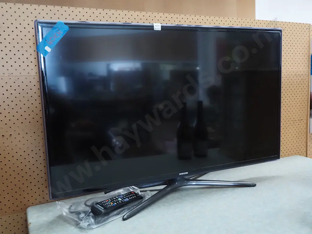 Samsung 40" smart TV Image 1++