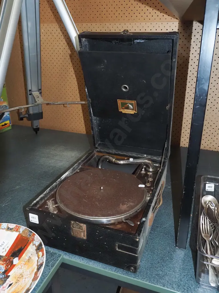 table top gramophone - As Is No Returns -  missing handle Image 1++