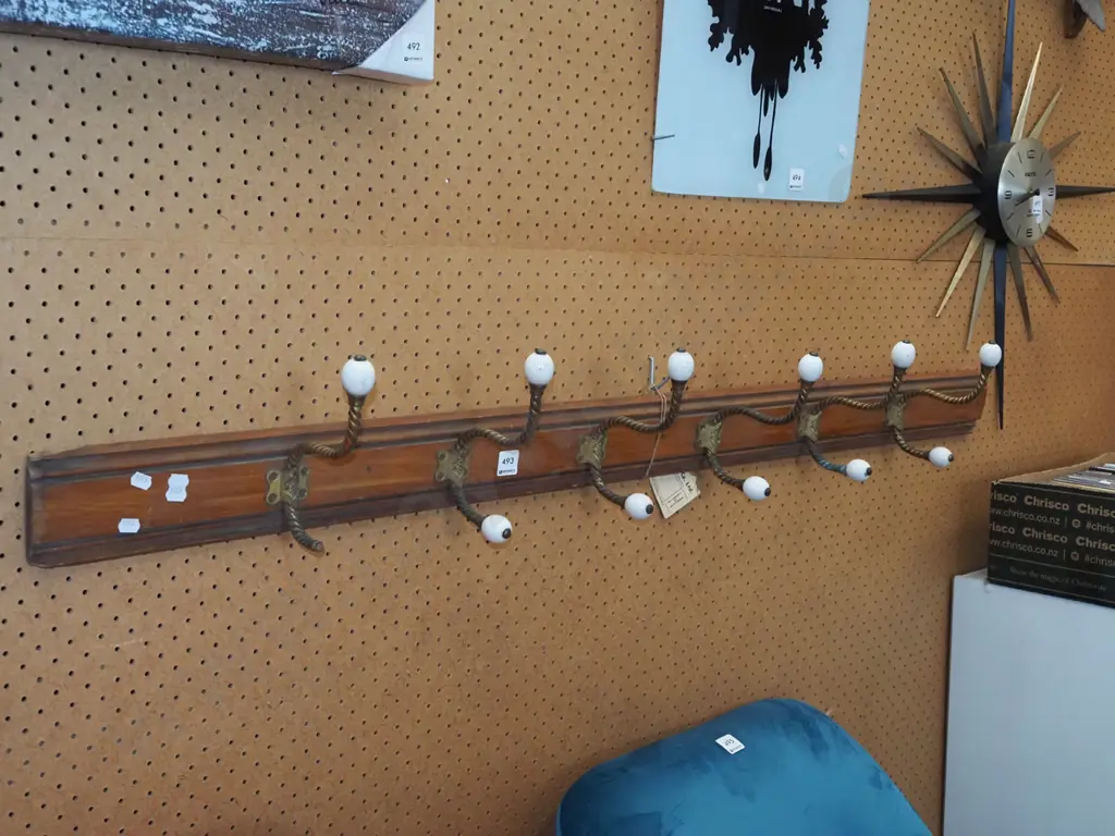 6x coat hooks on board - 1 has damage Image 1++