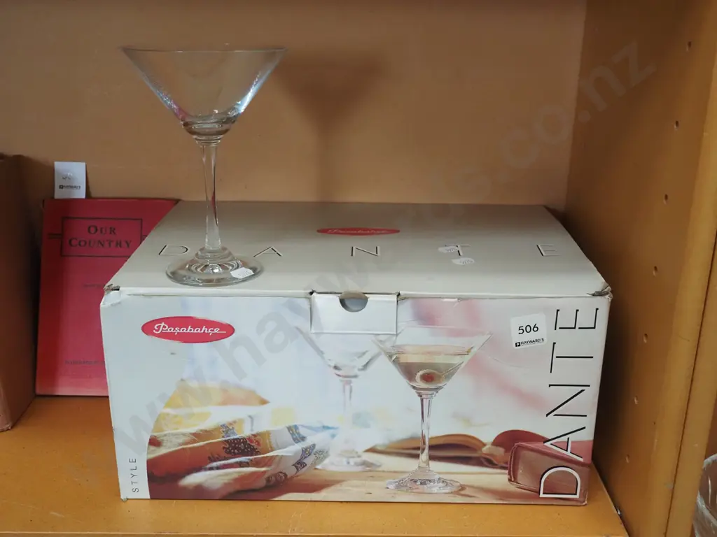 box of 6 cocktail glasses Image 1++