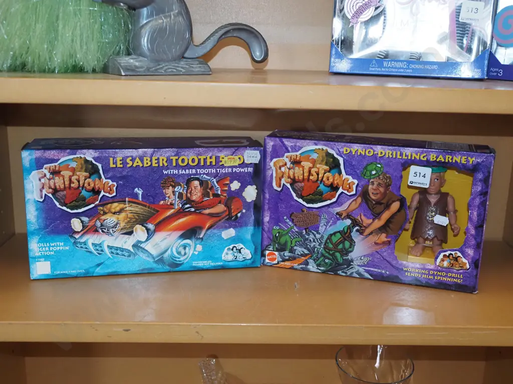 2x carded Flintstone figurines  Image 1++