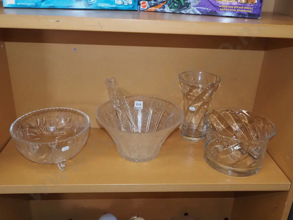glass and crystal bowls, vase etc Image 1++