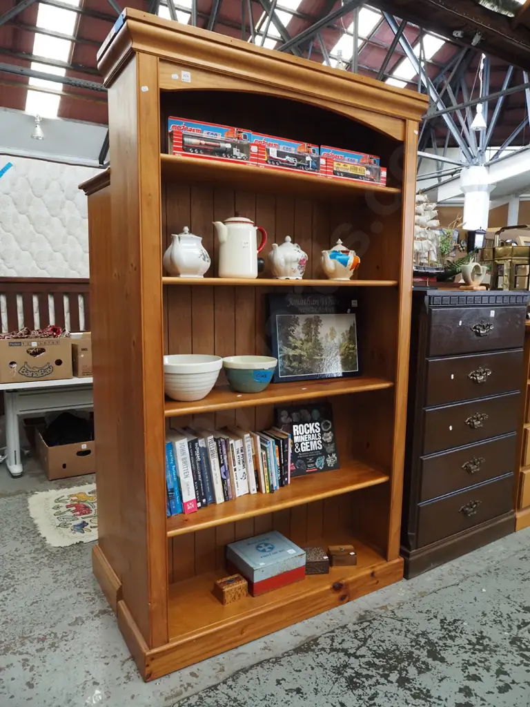 solid pine adjustable bookcase H1800 W1050 D300 Image 1++