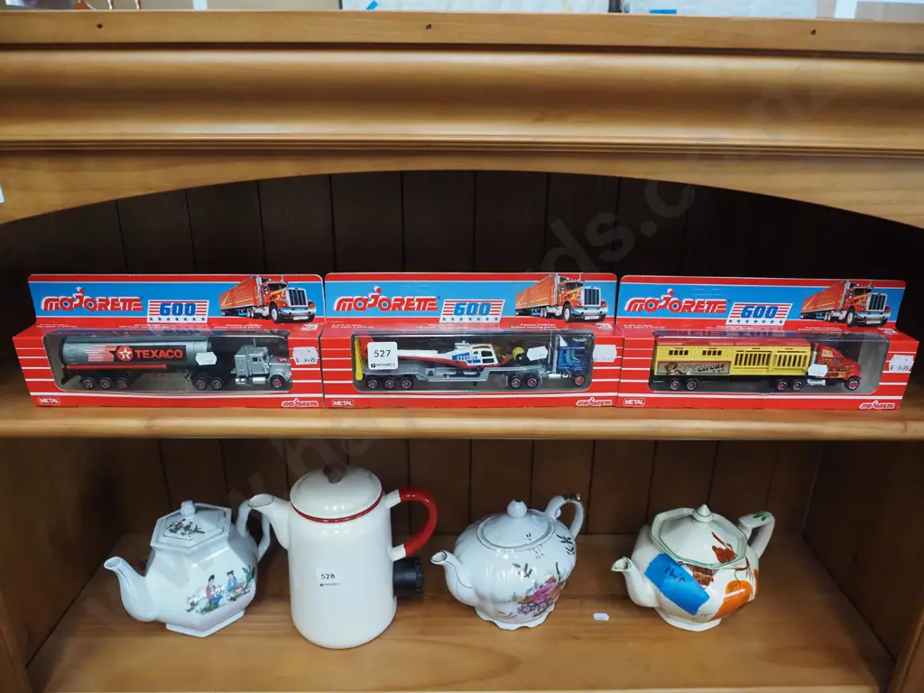 3x boxed Majorette model trucks Image 1++