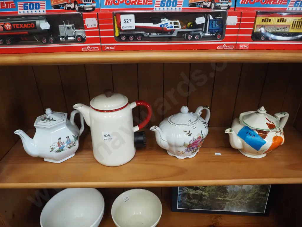 enamel electric jug - no cord, 3x teapots - 1 has chip to spout Image 1++