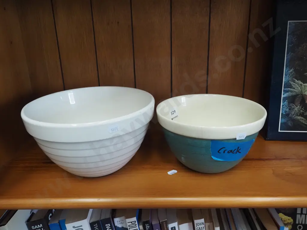 2x mixing bowls - Crown Lynn bowl has crack Image 1++