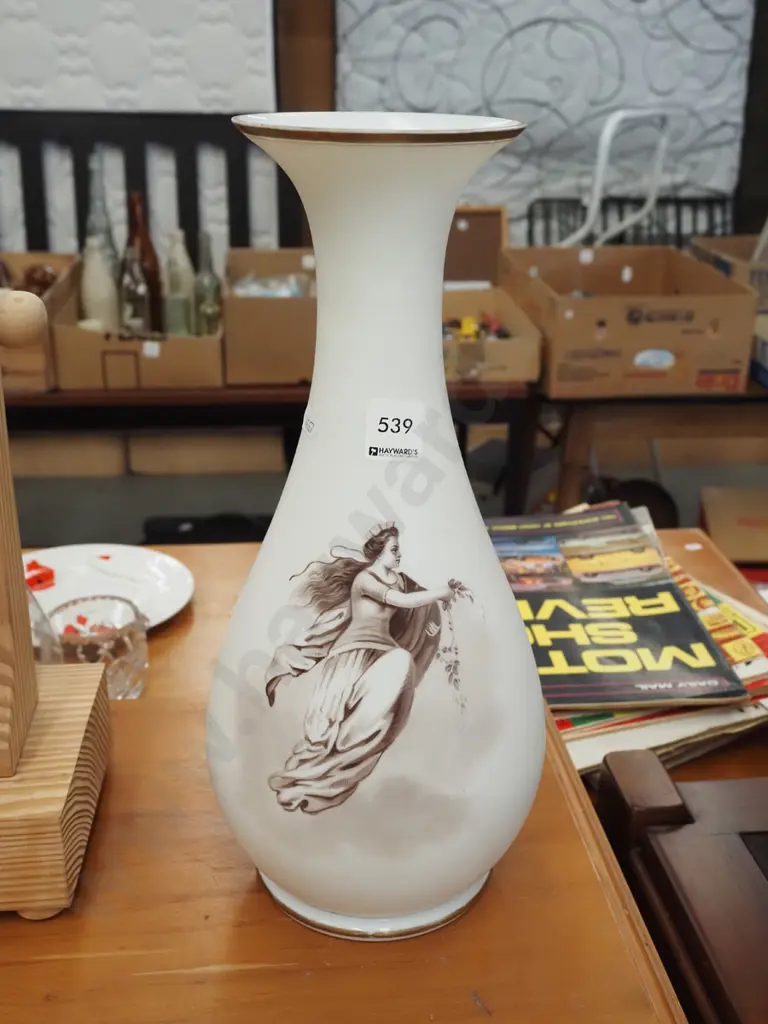 milk glass vase H360 Image 1++