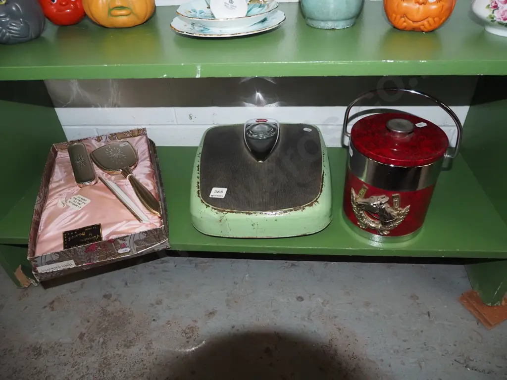 ice bucket, bathroom scales, dressing table set Image 1++