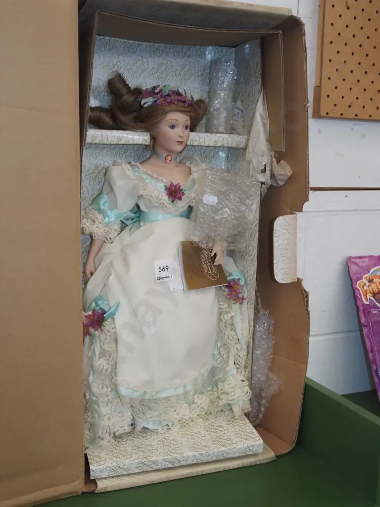 Franklin Heirloom porcelain doll in box Image 1++