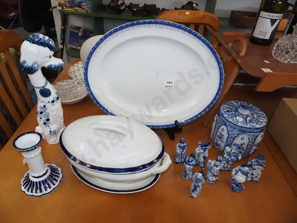 Meakin ashet, lidded vege, Asian figurines etc Image 1++