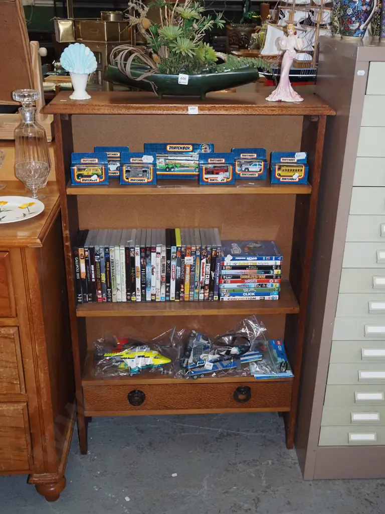 oak bookcase with drawer H1180 W760 D220 Image 1++