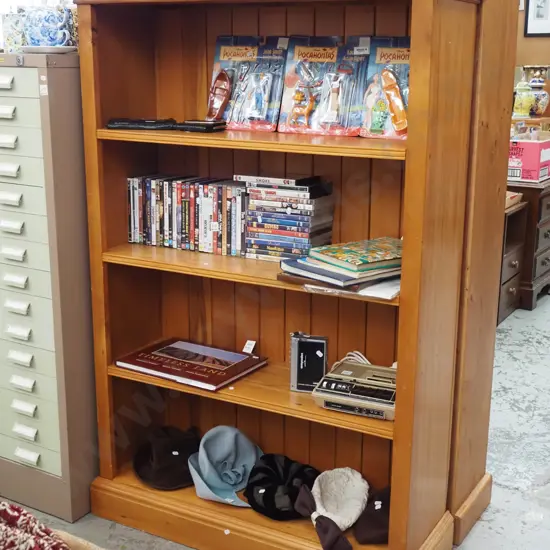 solid rimu bookcase H1490 W1000 D345