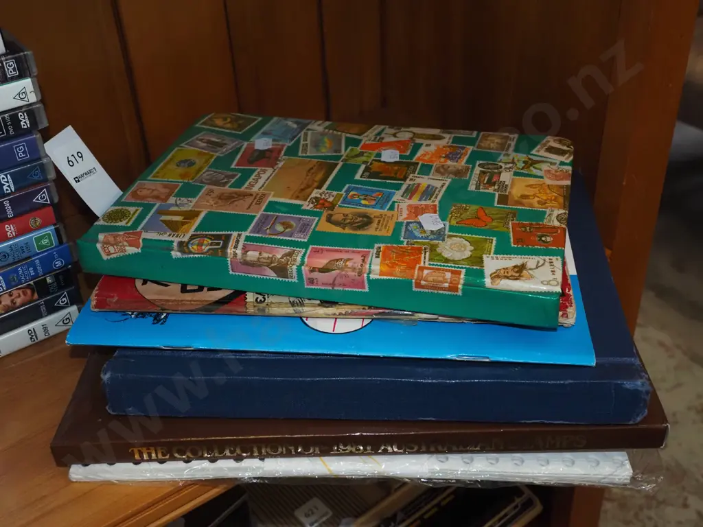 4x stamp albums, collection of 1981 Australian stamps Image 1++