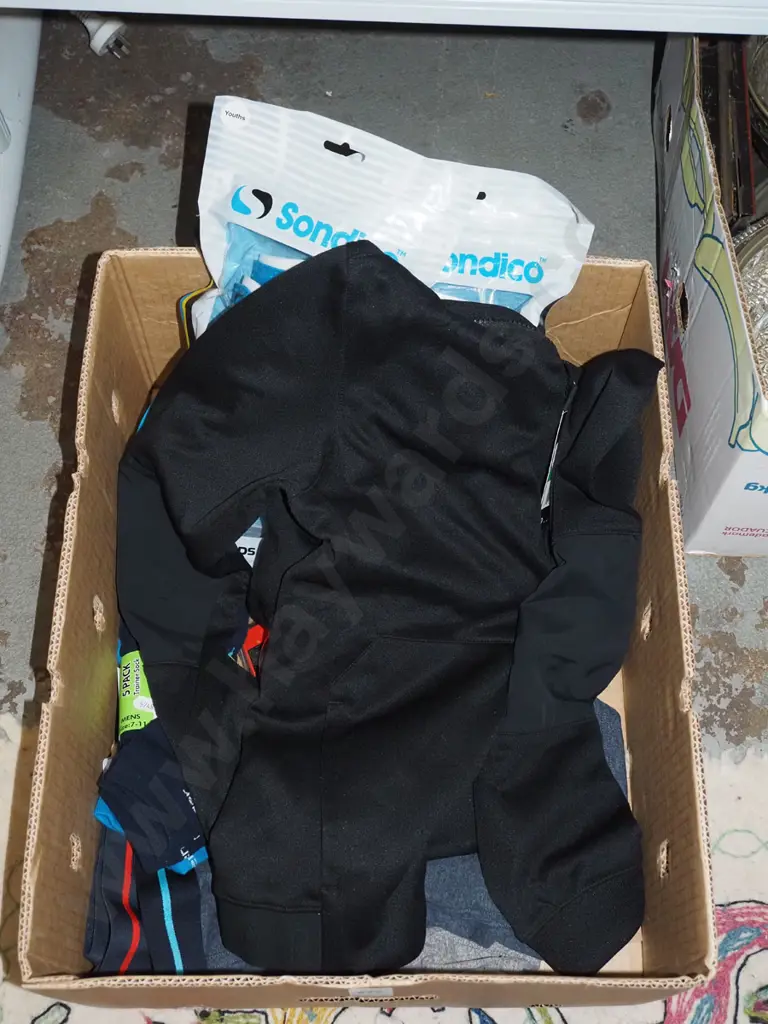 box; shin pads, practice cricket ball etc Image 1++