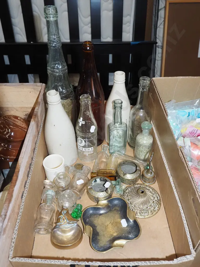 box; vintage bottles - chips, ashtrays etc Image 1++