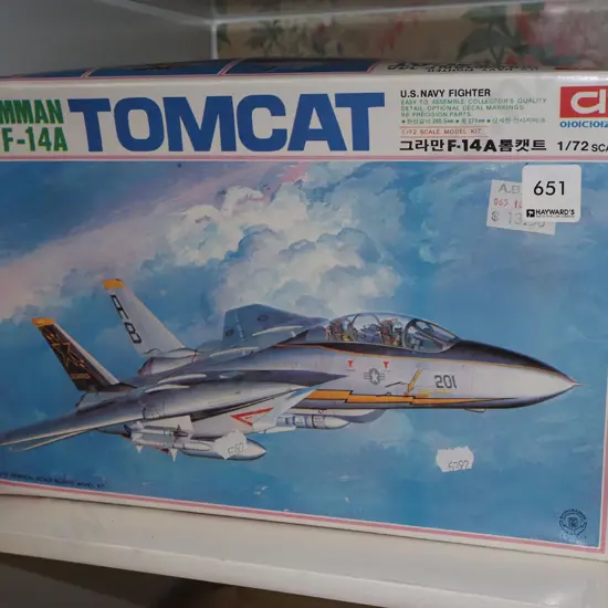 yet to be assembled model of a Tomcat