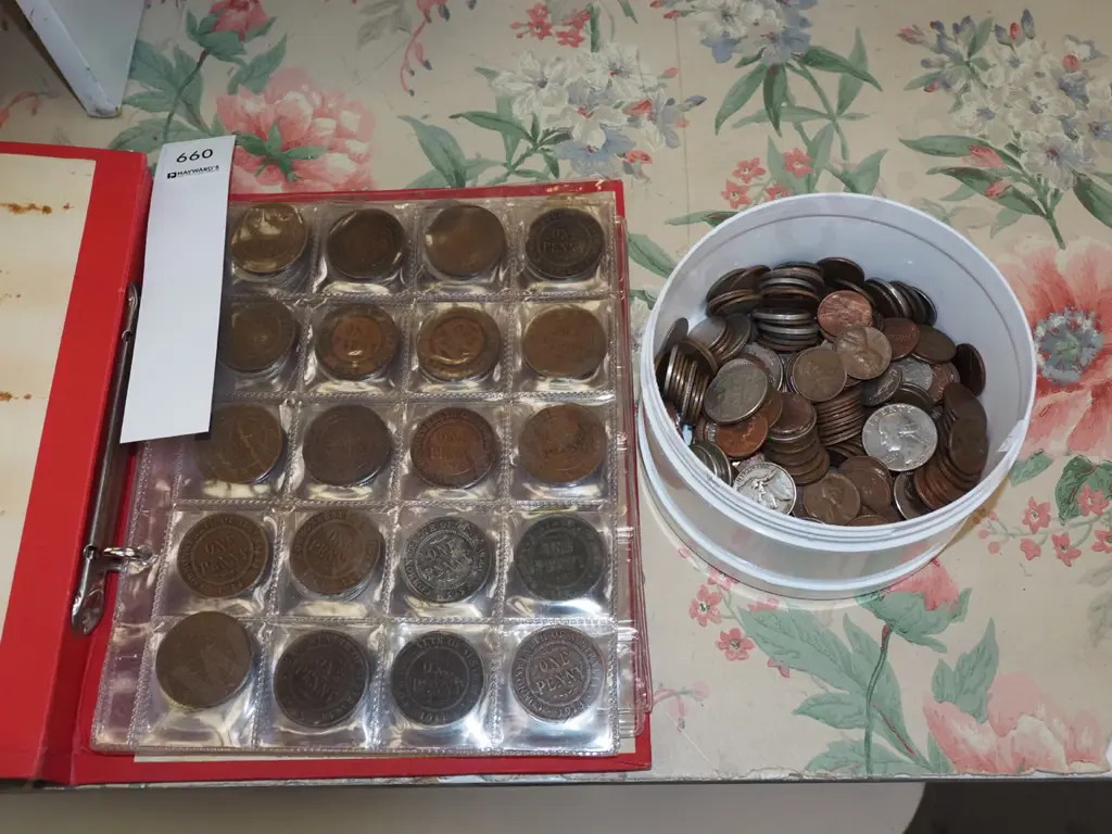 coin album, container of coins Image 1++