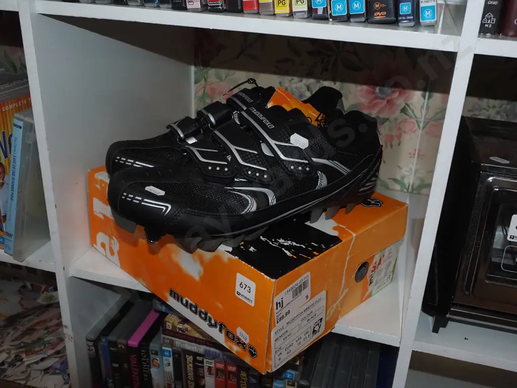 pair of Muddy Fox mountain bike shoes Image 1++