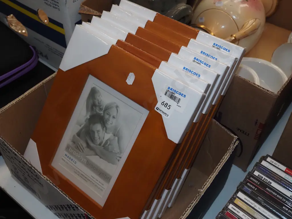 box of 6 wood framed picture frames Image 1++