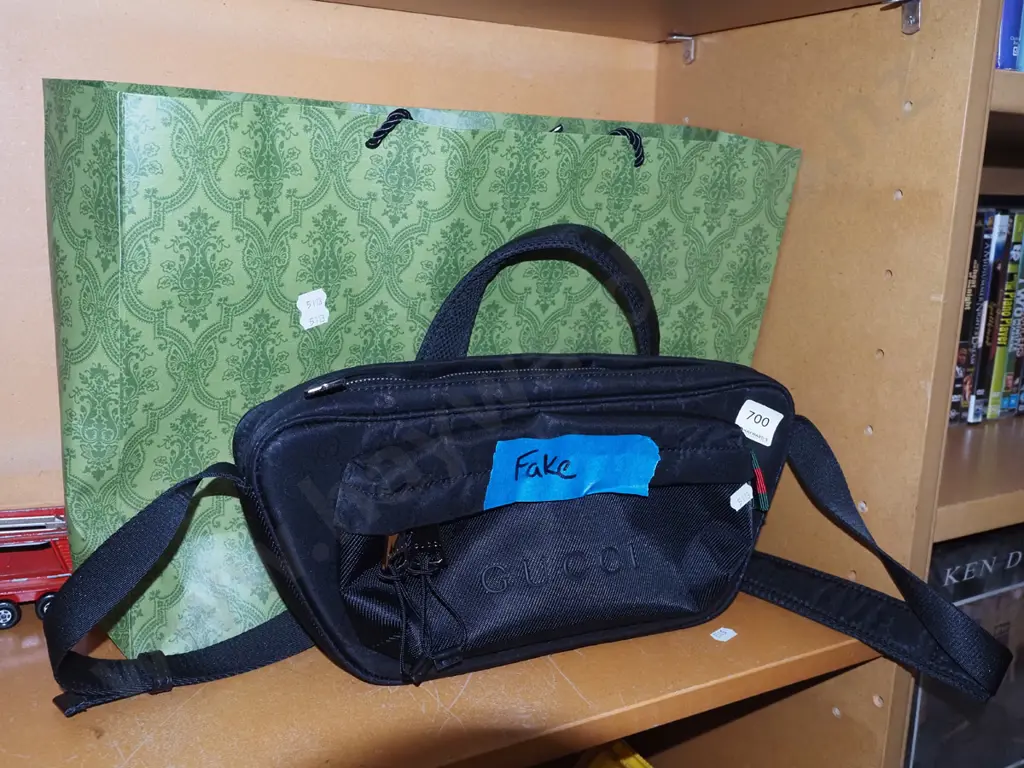 fake hand bag, shopping bag Image 1++