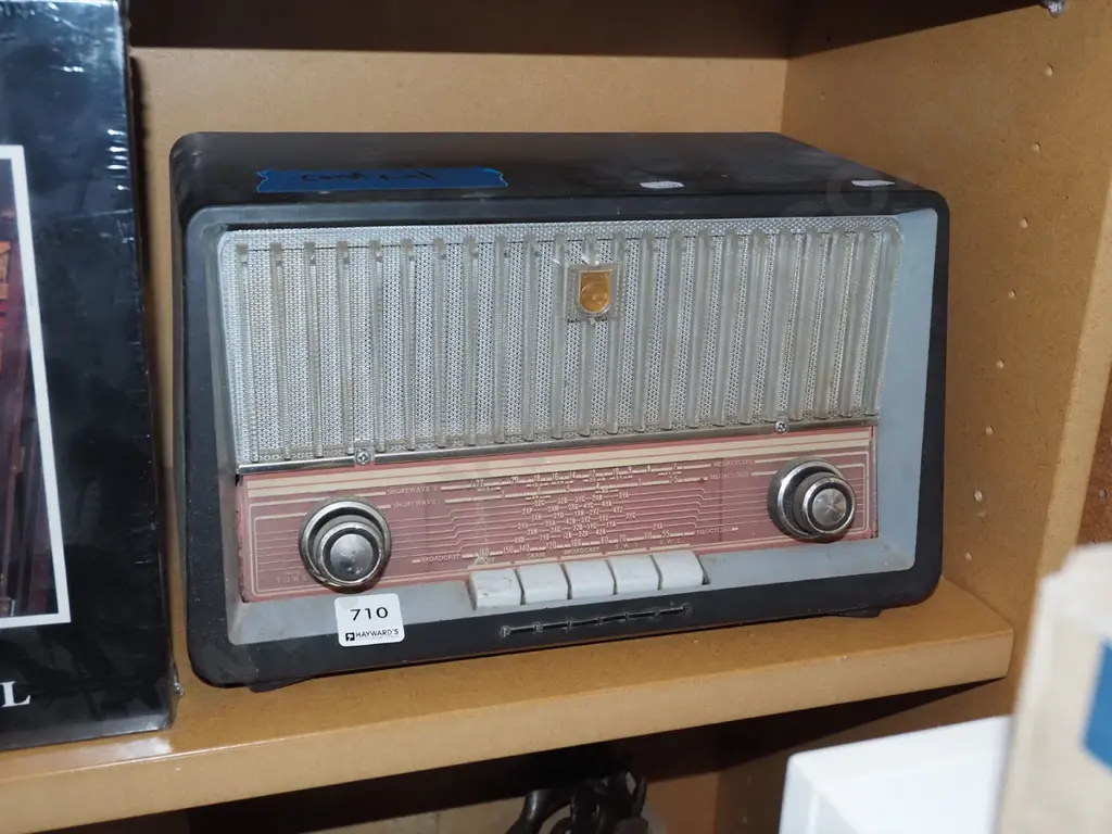 retro Philips mantle radio - cord cut Image 1++