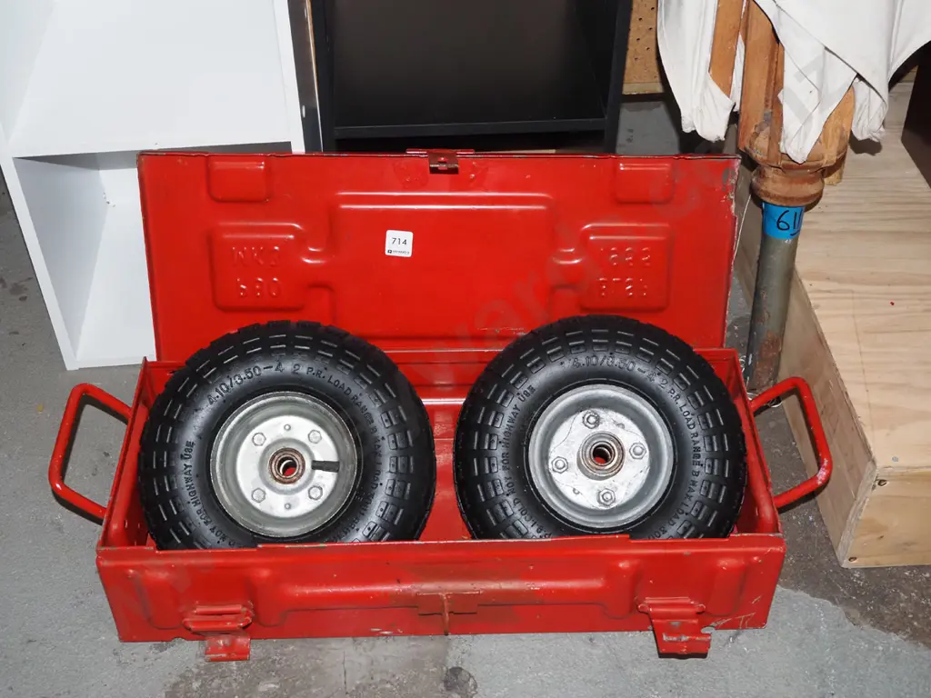 2x pneumatic wheels, ammunition box Image 1++