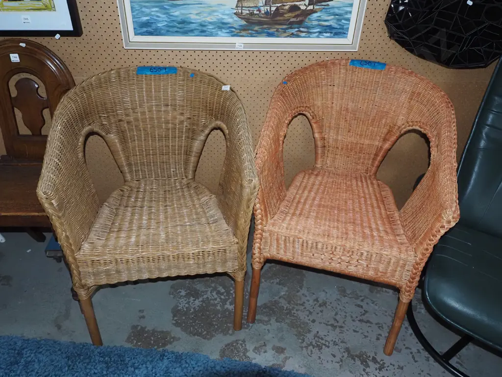 2x woven cane armchairs - 1 has jnafdkhoi;d Image 1++