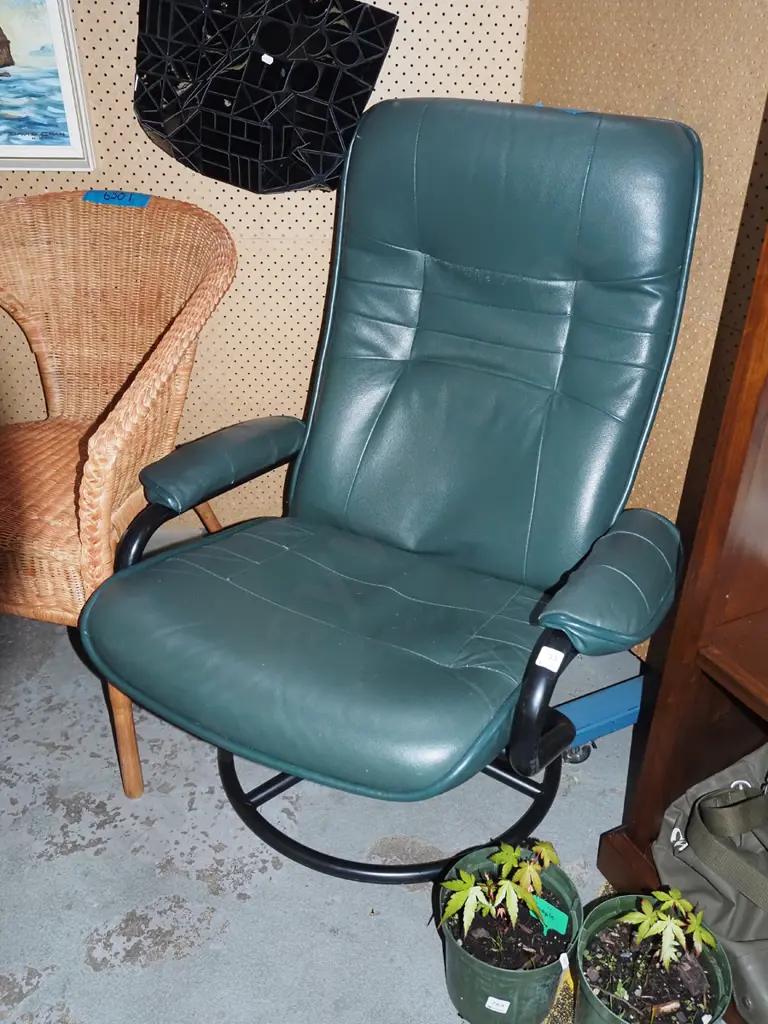green vinyl swivel armchair Image 1++