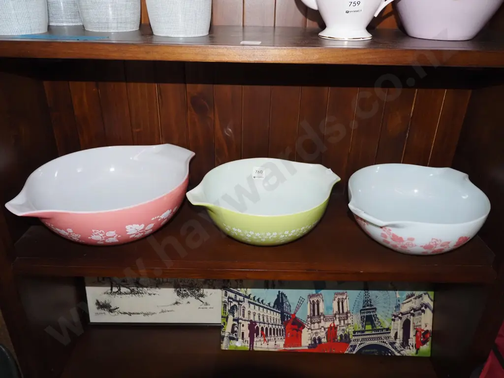 3x retro glass pyrex mixing bowls Image 1++