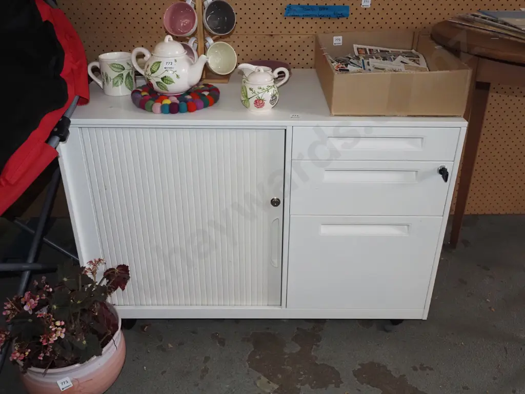 metal and plastic office cabinet - lockaable tambor sliding door - key in office H620 W900 D450 Image 1++