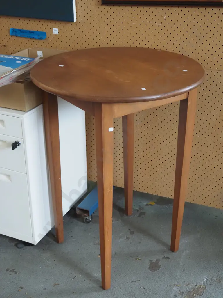 rimu lamp table - varnish needs attention H770 Diam610 Image 1++