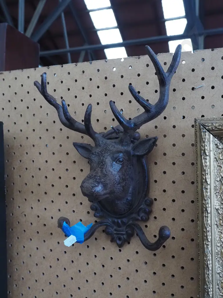 cast iron stag head coat hooks Image 1++