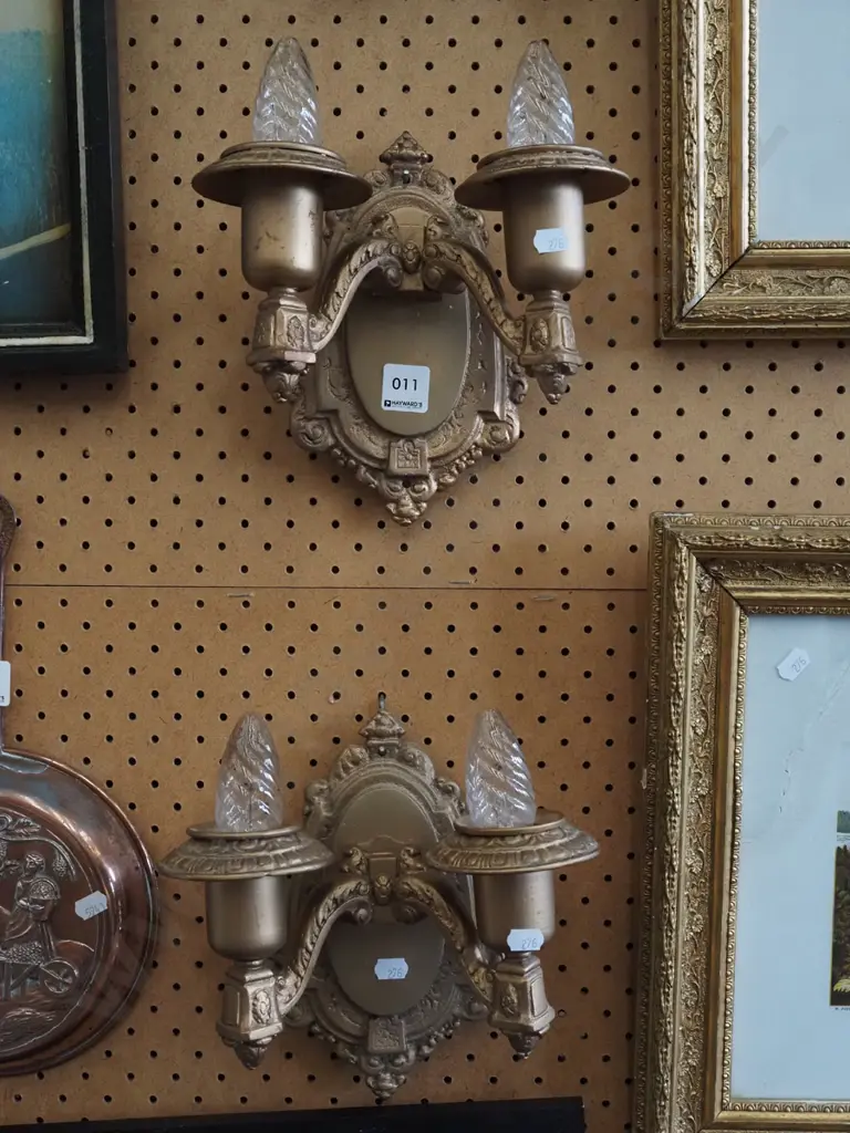 2x wall mounted double bulb light fittings Image 1++