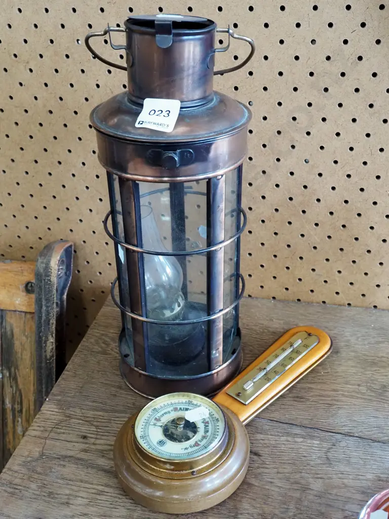 reproduction kerosene lantern, barometer/thermometer Image 1++