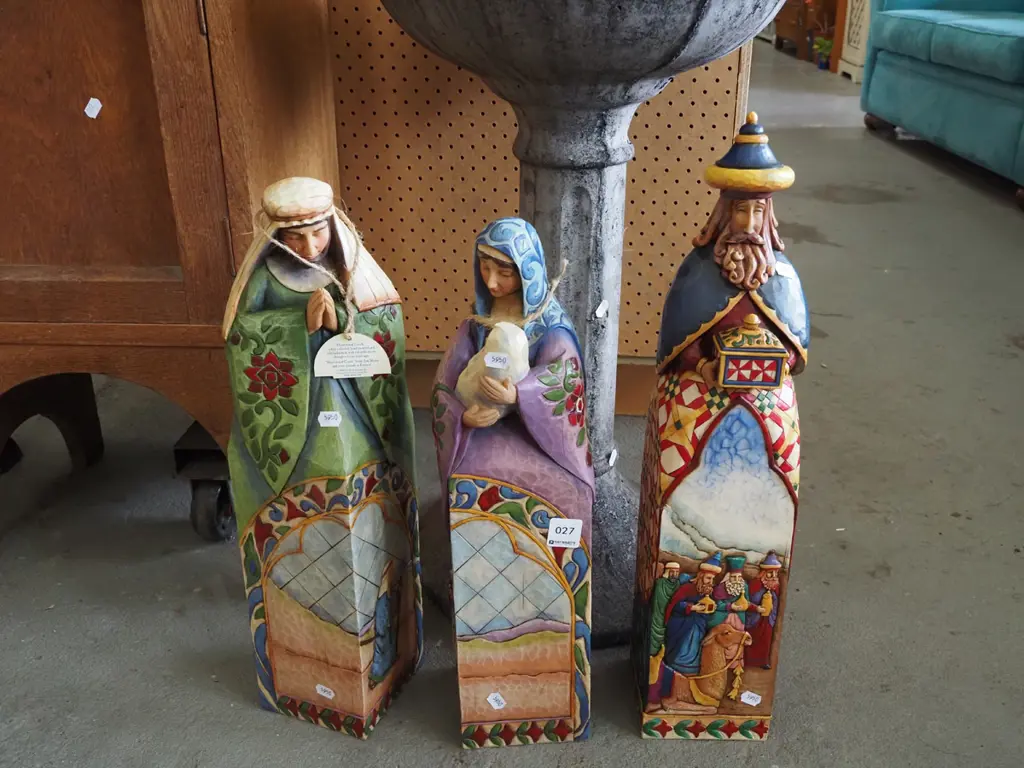 3x carved wooden Christmas figurines H510 Image 1++