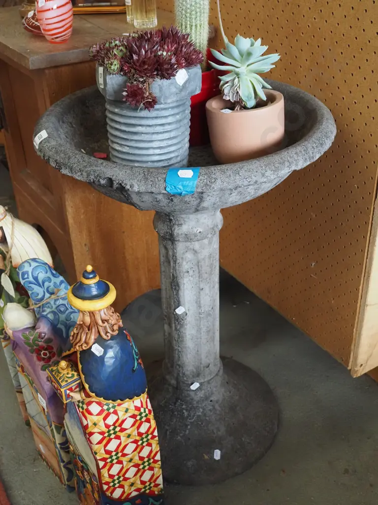 cast concrete bird bath H640 Image 1++